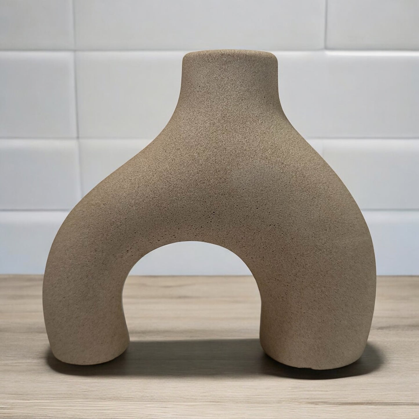 Handgefertigte asymmetrische moderne Vase in Ocker, Grün und Terrakotta-Terrazzo