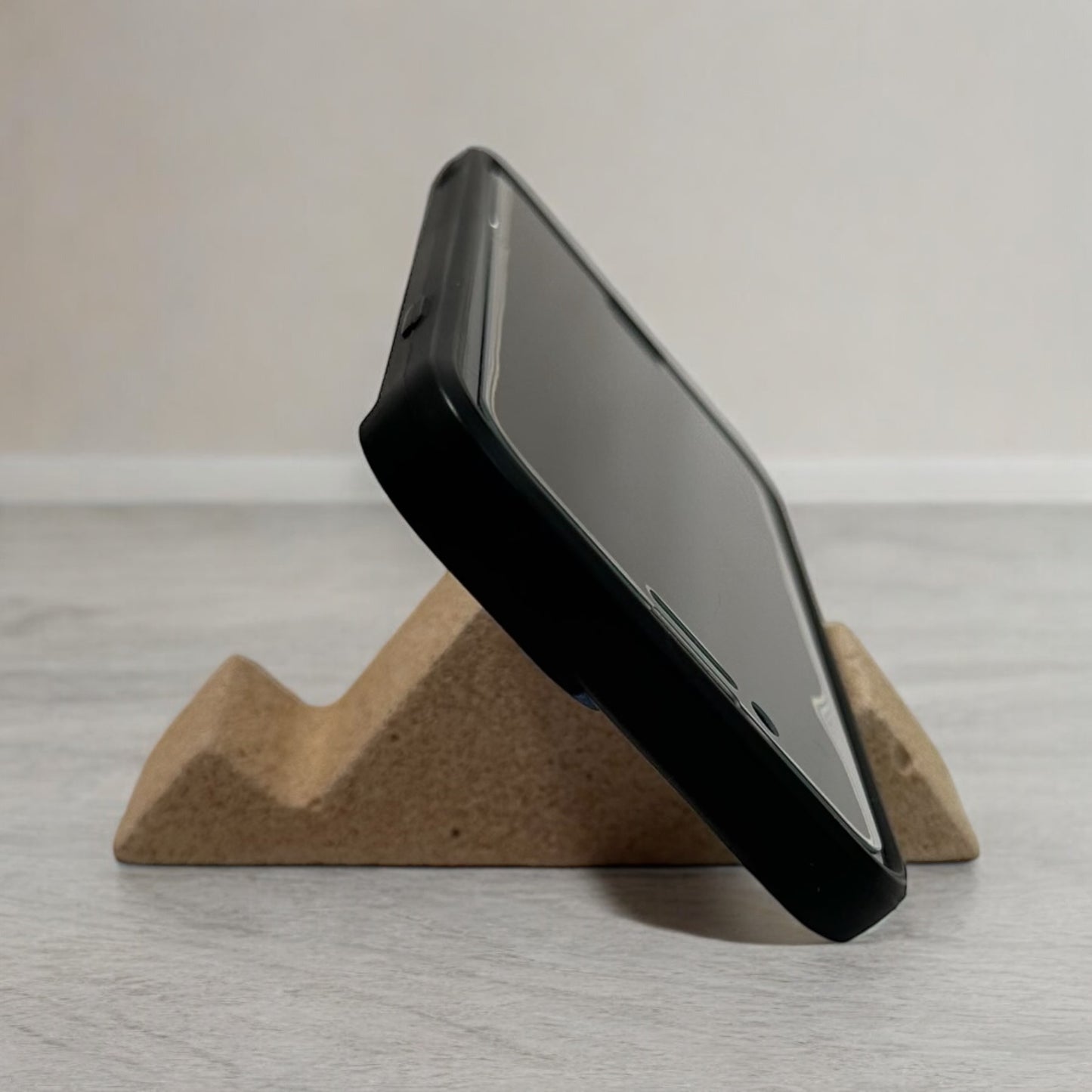 Wave-shaped candle holder, handmade with a raw granite finish